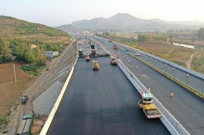 京滬高速改擴(kuò)建工程蒙陰段實(shí)現(xiàn)雙向八車道貫通!項(xiàng)目全線主線通車在即