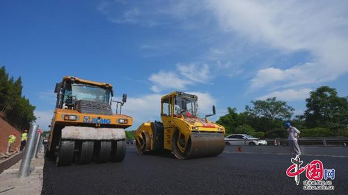 川內(nèi)唯一 交通運(yùn)輸部首批科研監(jiān)測點 g42滬蓉高速公路觀測點路面施工完成