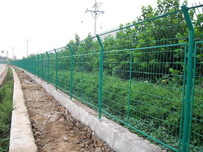 高速公路隔離柵報(bào)價(jià)、廠家選擇及路橋附屬工程建筑勞務(wù)分包指南